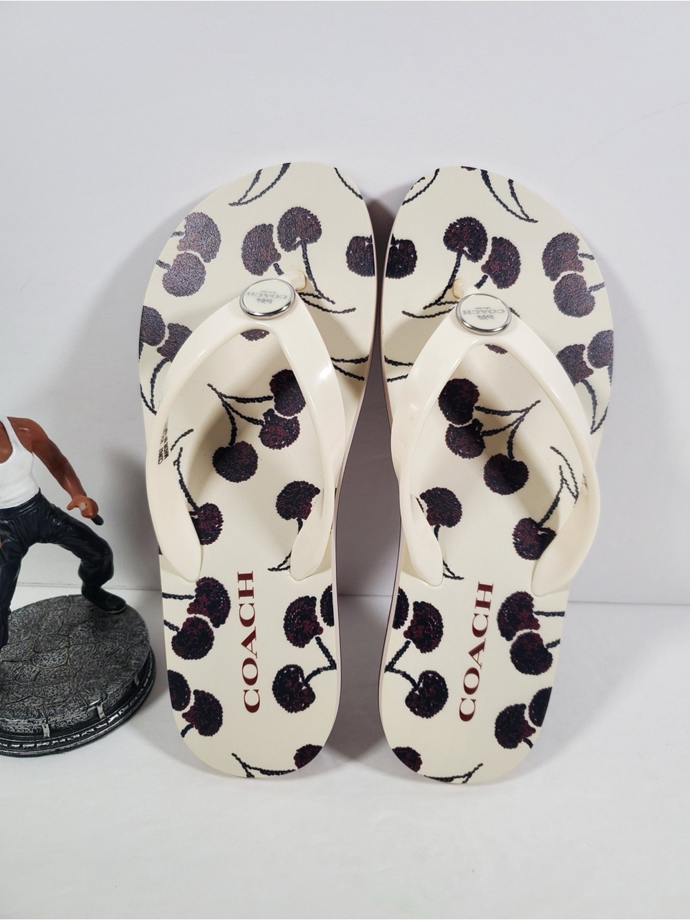 Coach Zayn Flip Flop With Cherry Print size 6 NWT